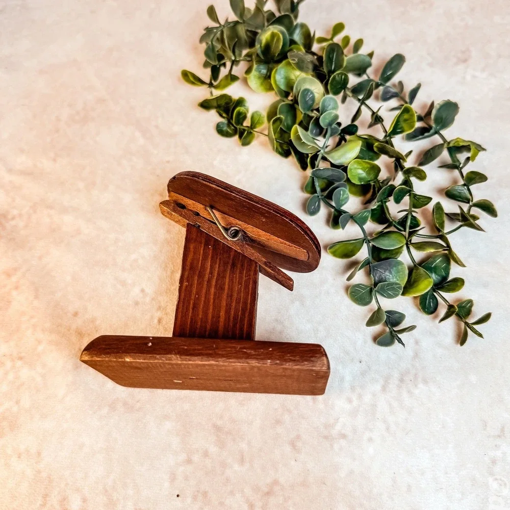 Wooden Carved Recipe Note Holder‎